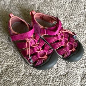 Keen Girls Pink size 2 water sandals EUC kids